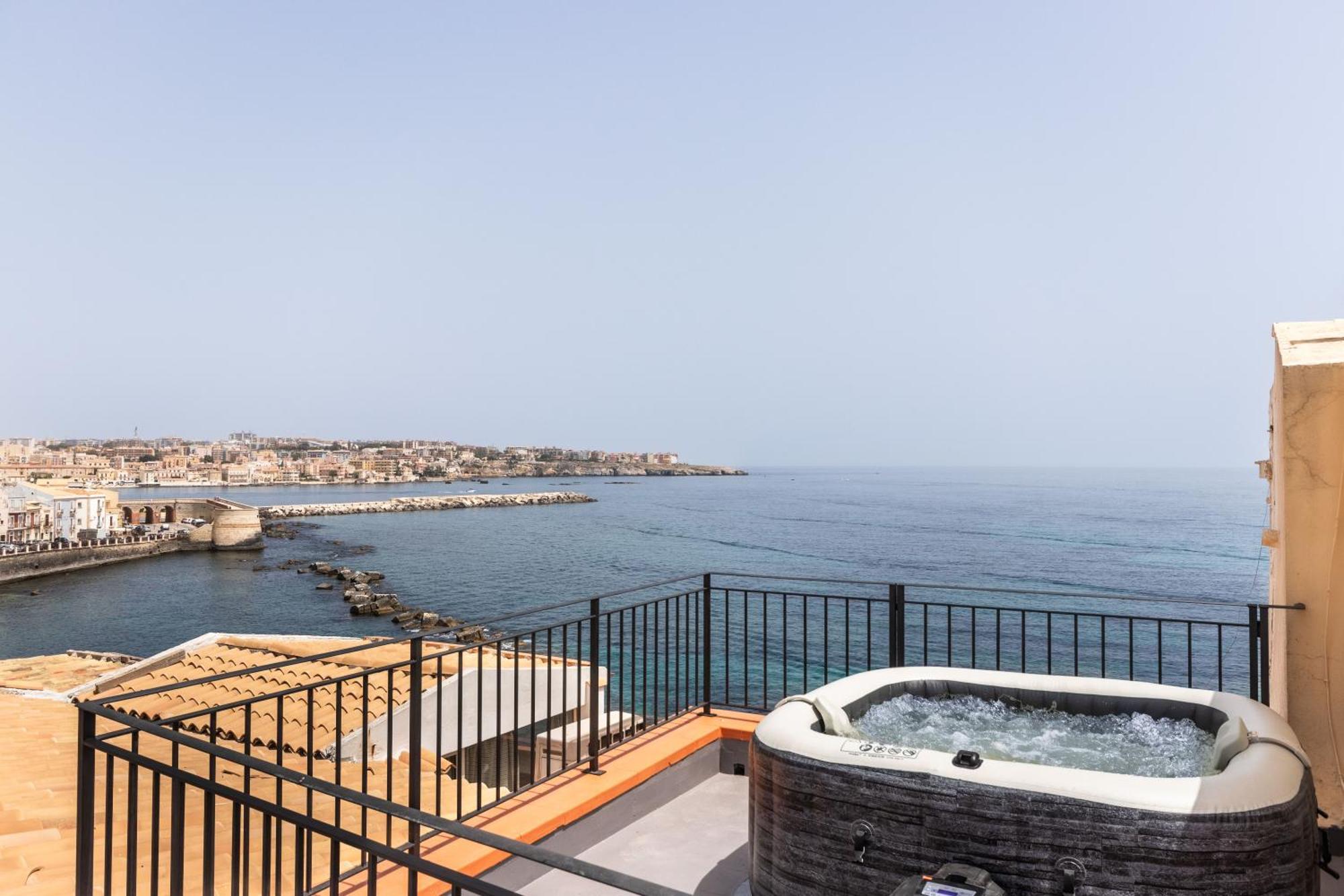 Fronte Mare Apartments & City Views Syracuse ภายนอก รูปภาพ